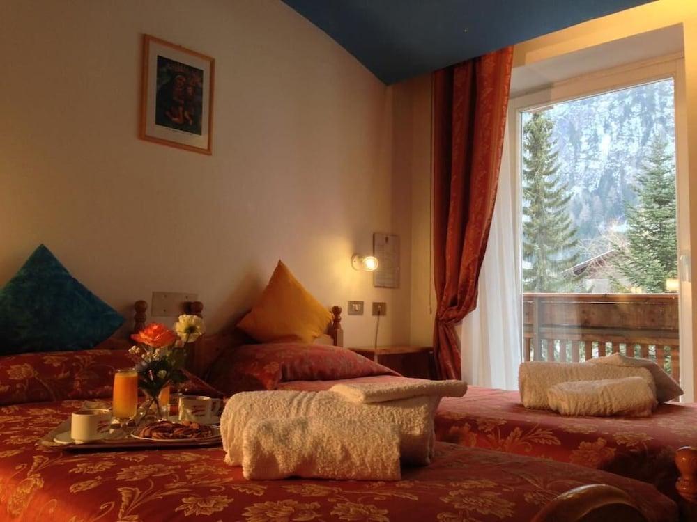 Hotel Rododendro Val Di Fassa Campitello di Fassa Exterior photo