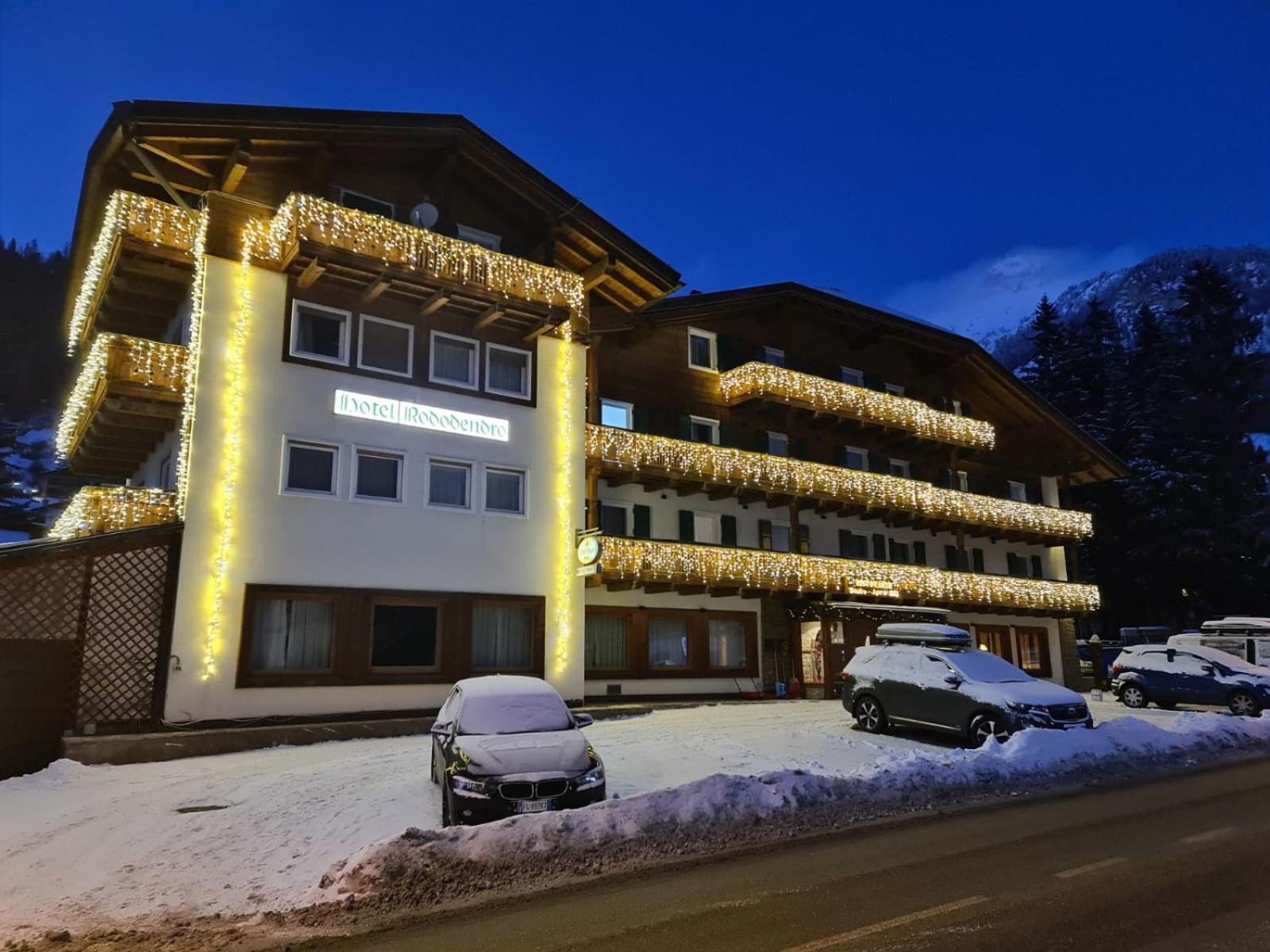 Hotel Rododendro Val Di Fassa Campitello di Fassa Exterior photo